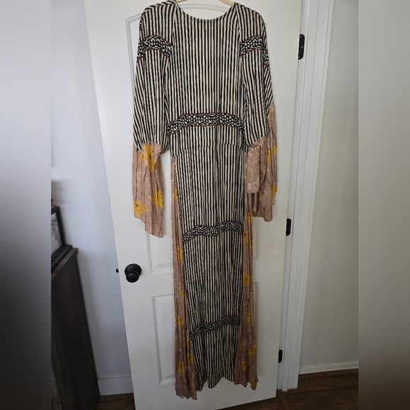 Nidodileda Zeus Kimono Dress - Picture 6 of 6